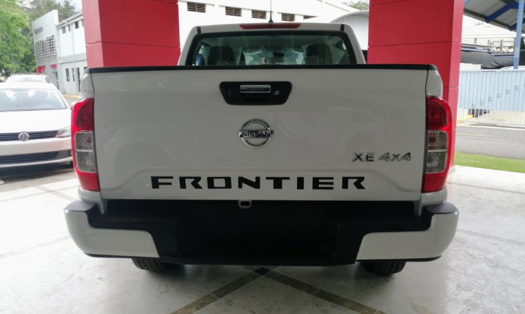 Nissan Frontier XE